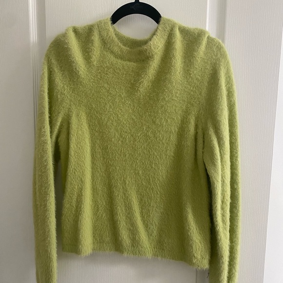Fuzzy, light green sweater - Picture 1 of 3